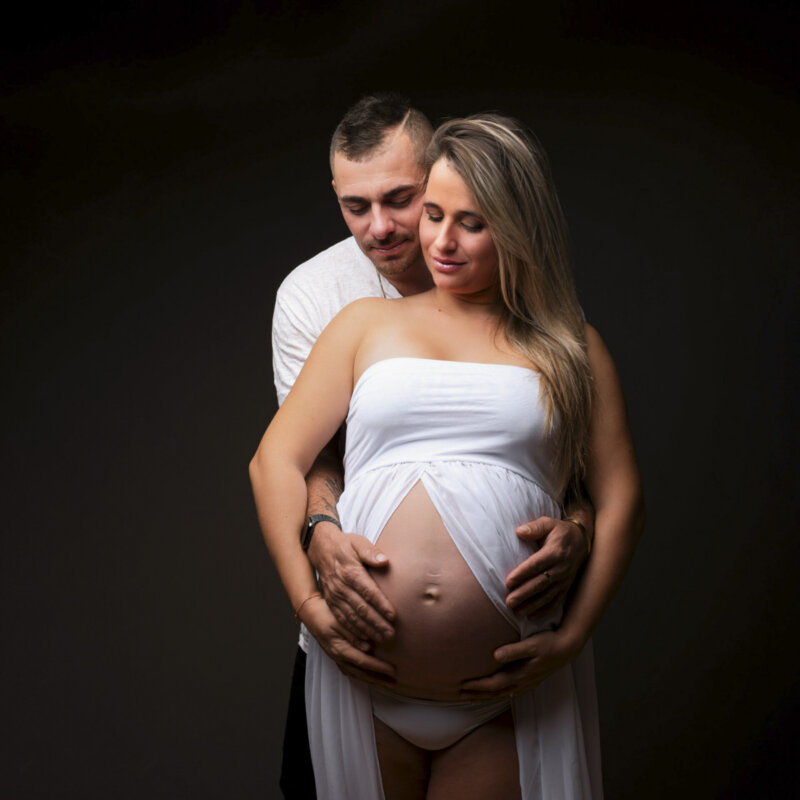 shooting femme enceinte couple - Studio photo Guillaume Planat montpellier Nîmes