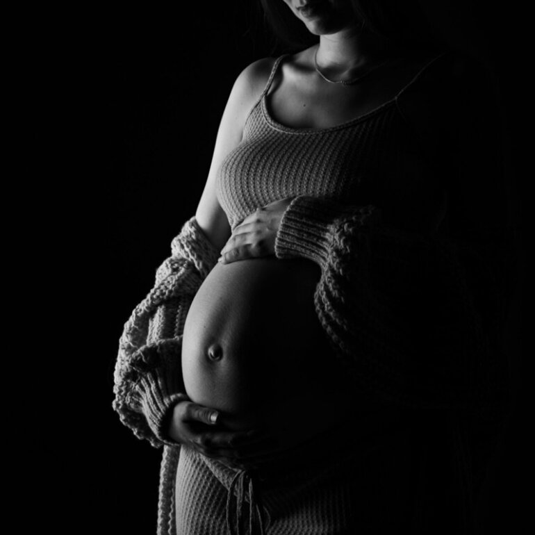 shooting photo pour femme enceinte - Studio photo Guillaume Planat montpellier Nîmes