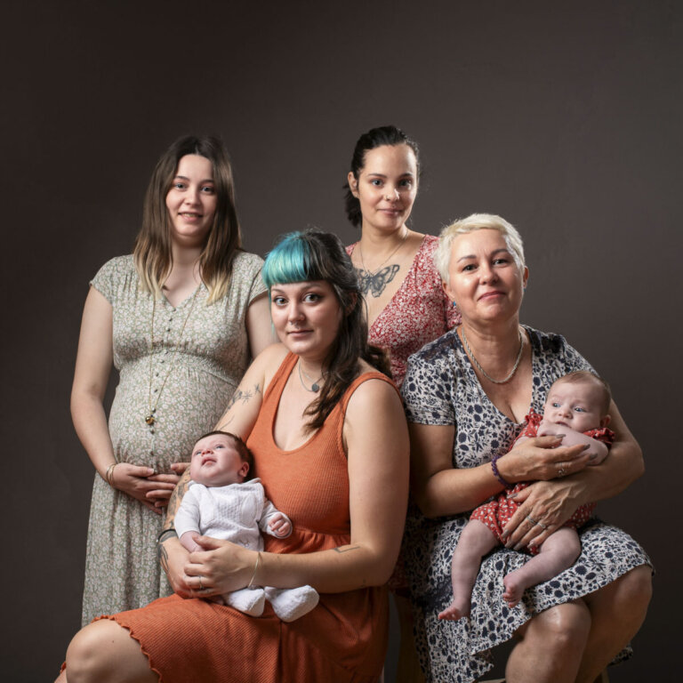 séance photo studio Montpellier Nîmes Palavas. Photo de portraits, famille, grossesse, bébé, corporate