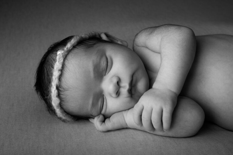 photos de bebe a la naissance - Studio photo Guillaume Planat montpellier Nîmes