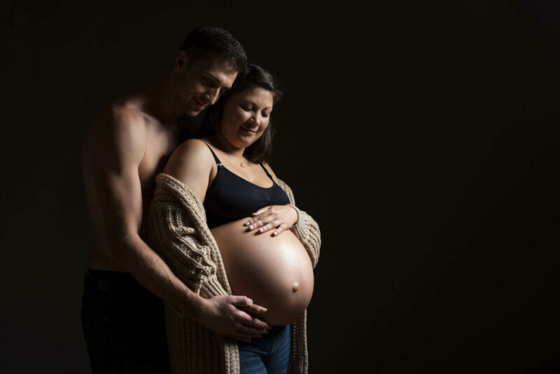 shooting pour femme enceinte au Studio photo Guillaume Planat montpellier Nîmes