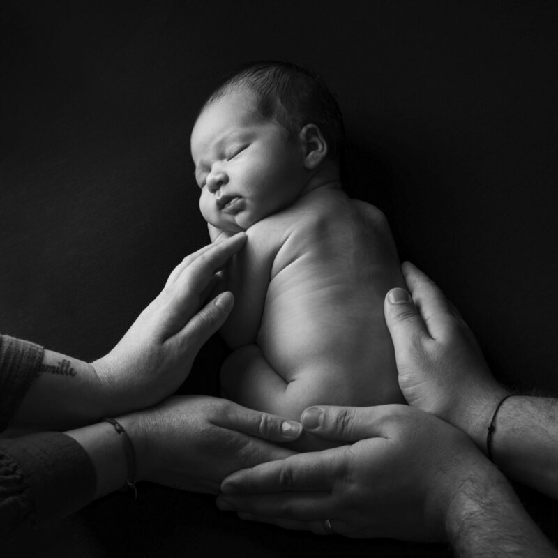 photo bebe a la naissance - Studio photo Guillaume Planat montpellier Nîmes