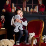 Shooting photo bébé Noël avec décor lumineux et magique